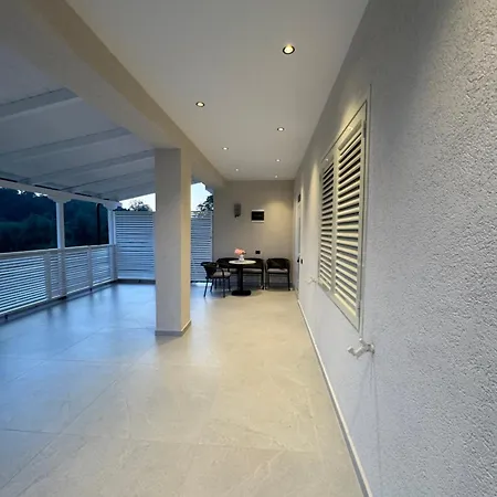 Linza Cozy Villa Tiran