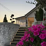 Linza Cozy Villa *